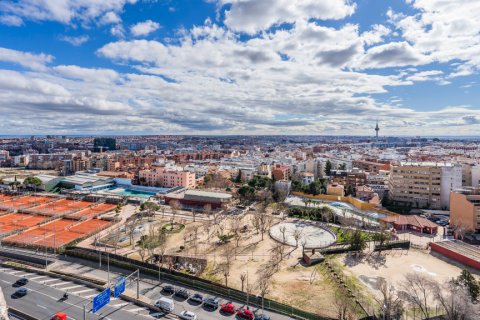 Apartment for rent Madrid, Spain 4 bedrooms, 220 sq.m. No. 107930 - photo 9