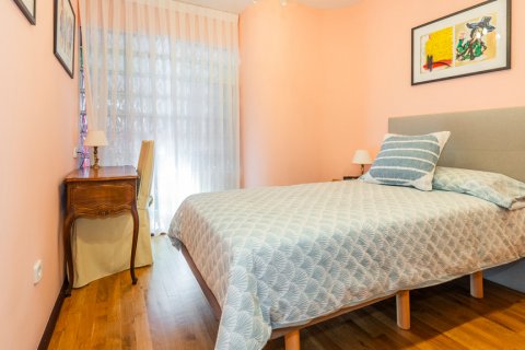 Apartment for rent Madrid, Spain 4 bedrooms, 220 sq.m. No. 107930 - photo 20
