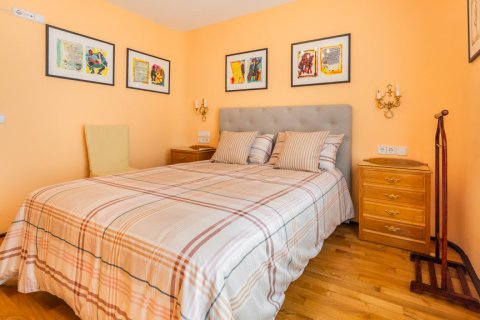 Apartment for rent Madrid, Spain 4 bedrooms, 220 sq.m. No. 107930 - photo 29