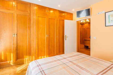 Apartment for rent Madrid, Spain 4 bedrooms, 220 sq.m. No. 107930 - photo 30