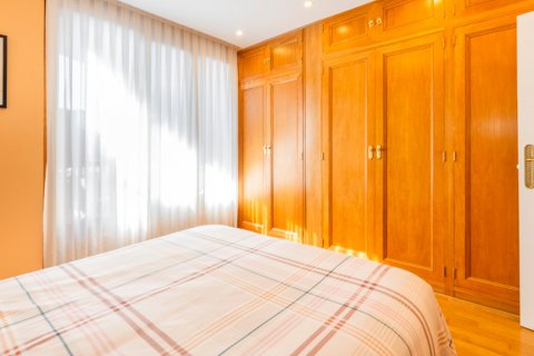 Apartment for rent Madrid, Spain 4 bedrooms, 220 sq.m. No. 107930 - photo 28