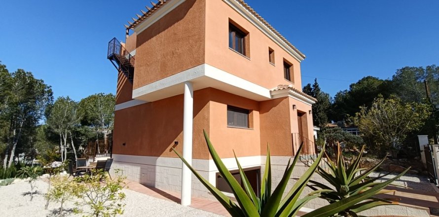 Villa in Pinar De Campoverde, Alicante, Spain 5 bedrooms, 256 sq.m. No. 117622