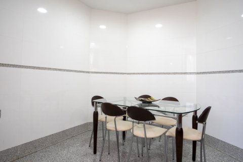 Apartment à louer Malaga, Espagne, 3 chambres, 130 m2 No. 106276 - photo 2