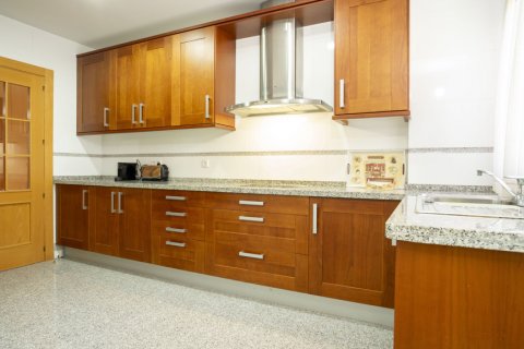 Apartment à louer Malaga, Espagne, 3 chambres, 130 m2 No. 106276 - photo 4