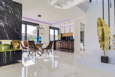 Продажа виллы Торревьеха, Аликанте, Испания 1 спальня, 200м2 №58980 - фото 11