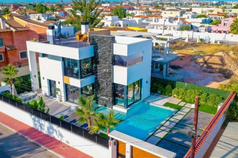 Продажа виллы Торревьеха, Аликанте, Испания 1 спальня, 200м2 №58980 - фото 19