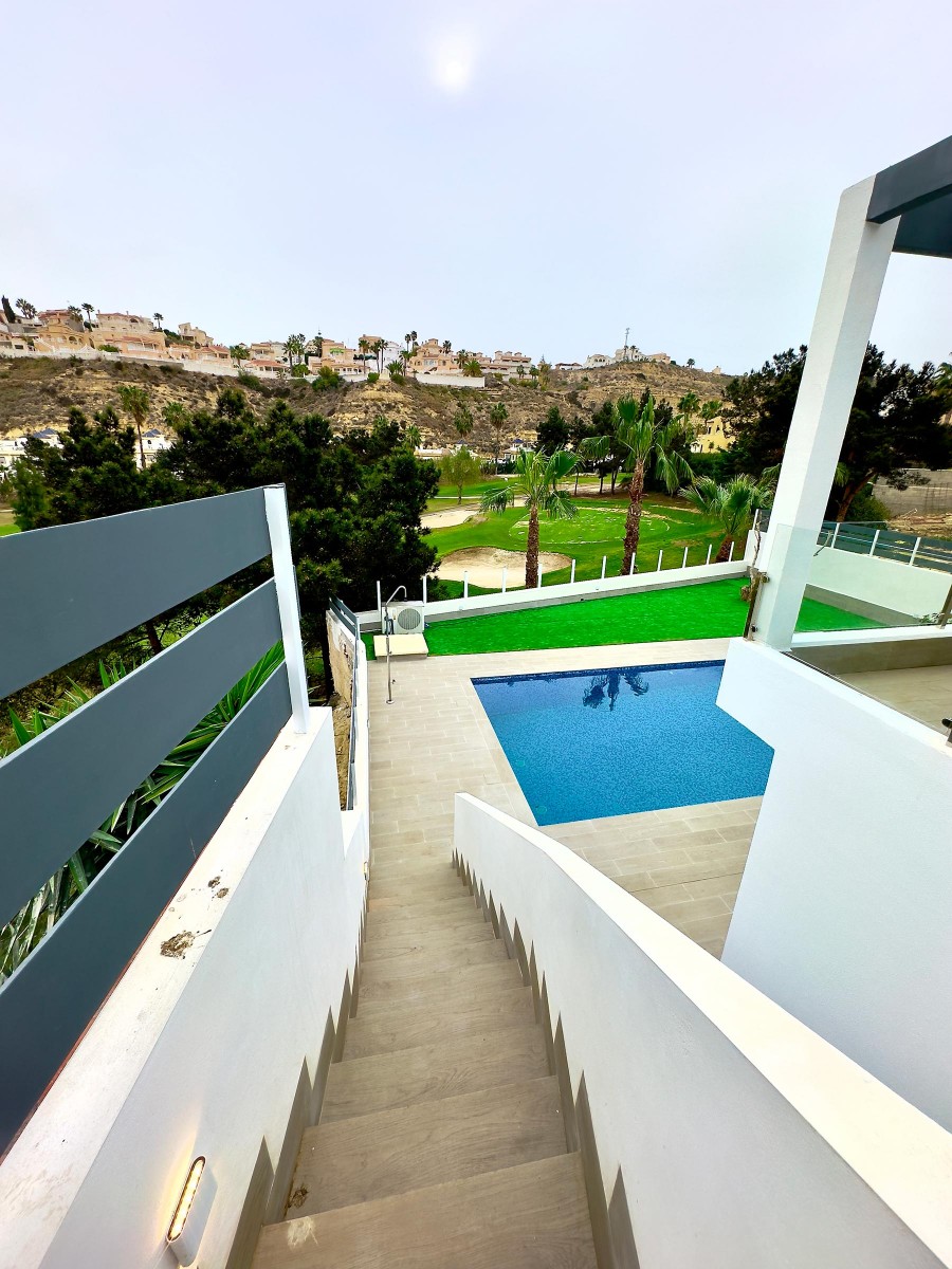 Villa in Alicante, Spain 4 bedrooms, 186 sq.m. No. 112196