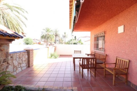 Villa for sale Cabo Roig, Alicante, Spain 5 bedrooms, 227 sq.m. No. 113921 - photo 3