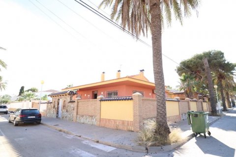 Villa for sale Cabo Roig, Alicante, Spain 5 bedrooms, 227 sq.m. No. 113921 - photo 2