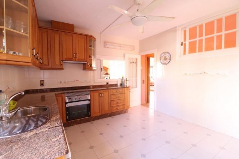 Villa for sale Cabo Roig, Alicante, Spain 5 bedrooms, 227 sq.m. No. 113921 - photo 7