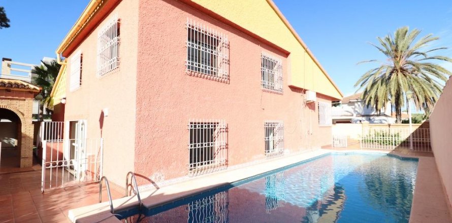 Villa Cabo Roig, Alicante, Spain 5 bedrooms, 227 sq.m. No. 113921