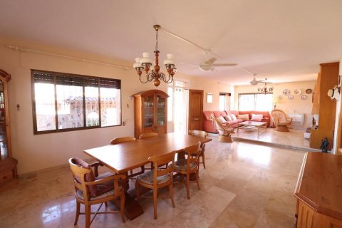 Villa for sale Cabo Roig, Alicante, Spain 5 bedrooms, 227 sq.m. No. 113921 - photo 16