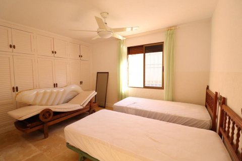 Villa for sale Cabo Roig, Alicante, Spain 5 bedrooms, 227 sq.m. No. 113921 - photo 23