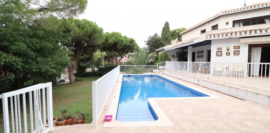 Villa Dehesa De Campoamor, Alicante, Spanien 7 Schlafzimmer, 285 m2 Nr. 113920