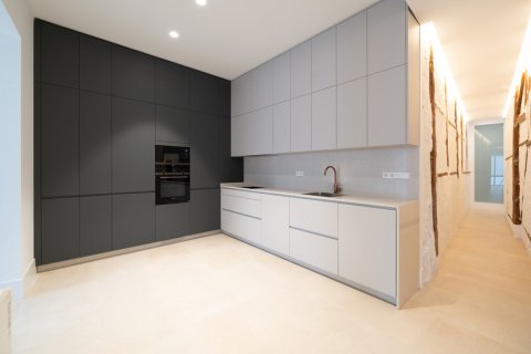 Appartamento in vendita Madrid, Spagna 5 camere da letto, 313 mq. N° 113450 - foto 1