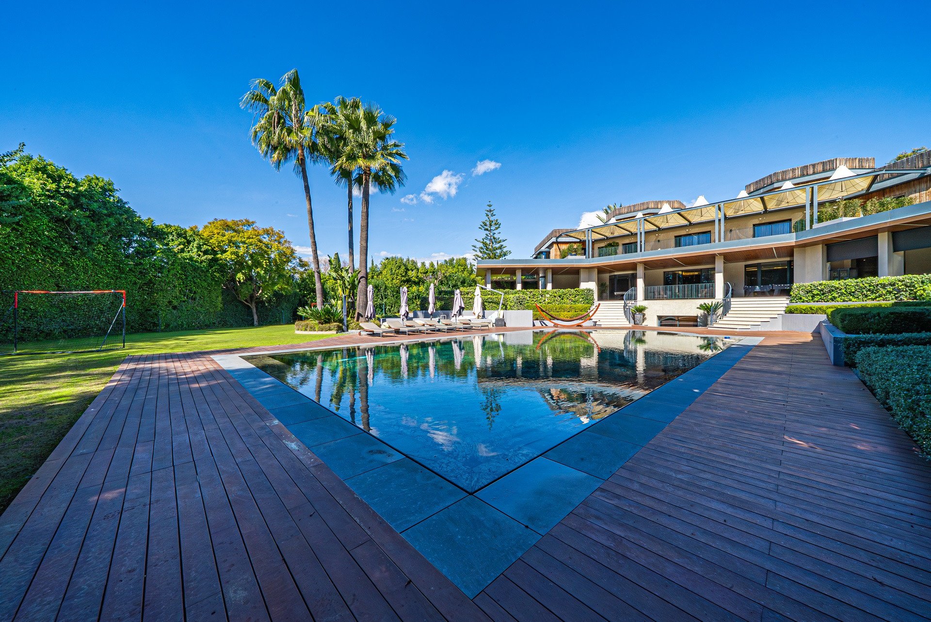 Huvila San Pedro de Alcantara, Malaga, Espanja 10 makuuhuonetta, 1303 m2 No. 113461