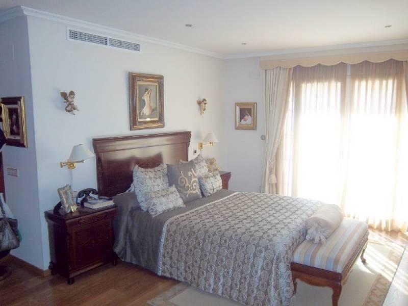 Hus i Salou, Tarragona, Spanien 6 sovrum, 660 kvm. Nr. 21572