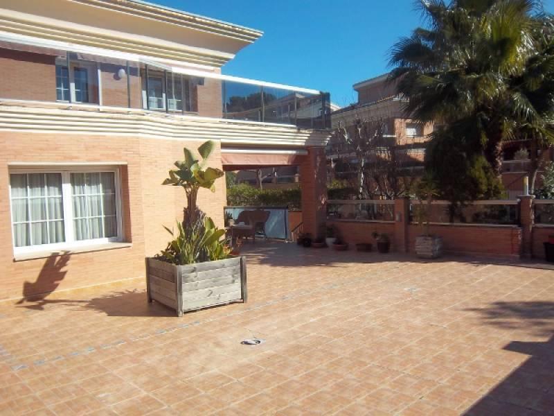 Hus i Salou, Tarragona, Spanien 6 sovrum, 660 kvm. Nr. 21572