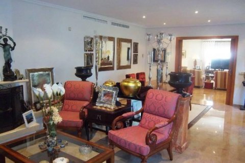 Продажа дома Салоу, Таррагона, Испания 6 спален, 660м2 №21572 - фото 10