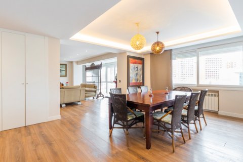 Dzīvoklis īrēšanai Madrid, Spānijā 3 istabas, 220 m2 Nr. 117830 - attēls 7