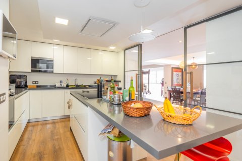Dzīvoklis īrēšanai Madrid, Spānijā 3 istabas, 220 m2 Nr. 117830 - attēls 16