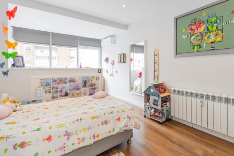 Dzīvoklis īrēšanai Madrid, Spānijā 3 istabas, 220 m2 Nr. 117830 - attēls 24
