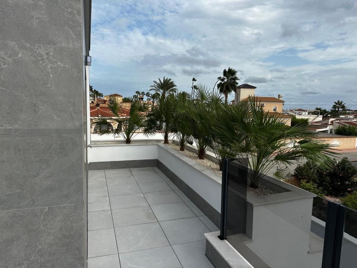 Villa in Rojales, Alicante, Spain 4 bedrooms, 168 sq.m. No. 112914