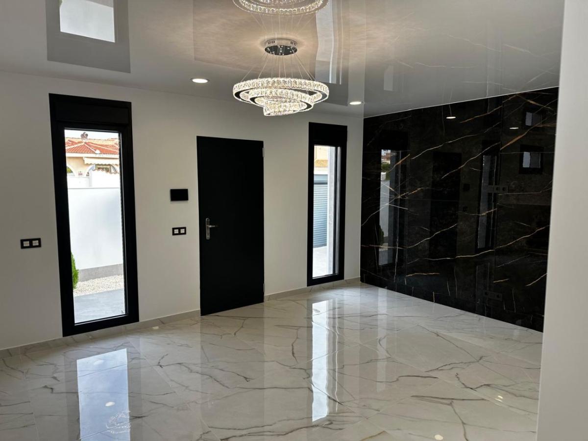 Villa in Rojales, Alicante, Spain 4 bedrooms, 168 sq.m. No. 112914
