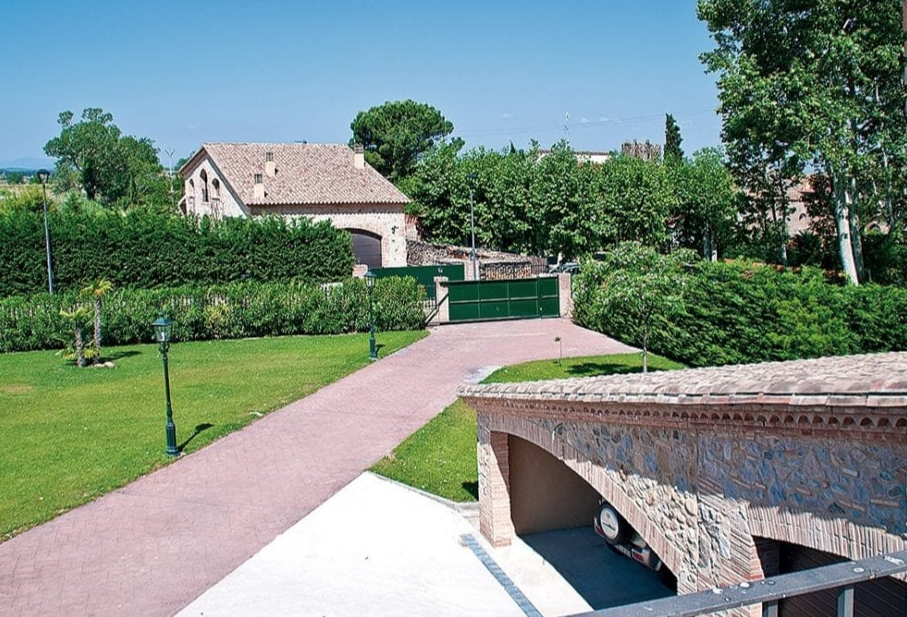 Casa a Girona, Spagna 8 camere da letto, 430 mq. N° 35351