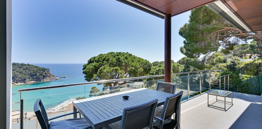 House Lloret de Mar, Girona, Spain 5 bedrooms, 298 sq.m. No. 22905