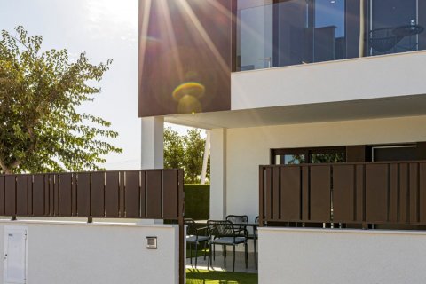 Bungalow for sale Pilar de la Horadada, Alicante, Spain 2 bedrooms, 80 sq.m. No. 102388 - photo 3