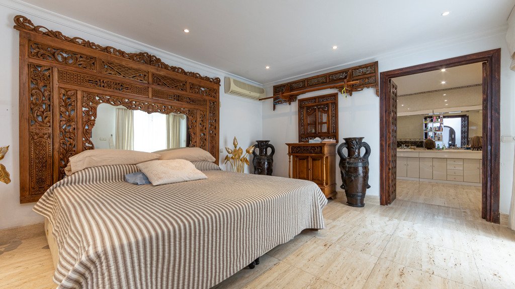 Villa in Estepona, Malaga, Spain 6 bedrooms, 594.55 sq.m. No. 106299