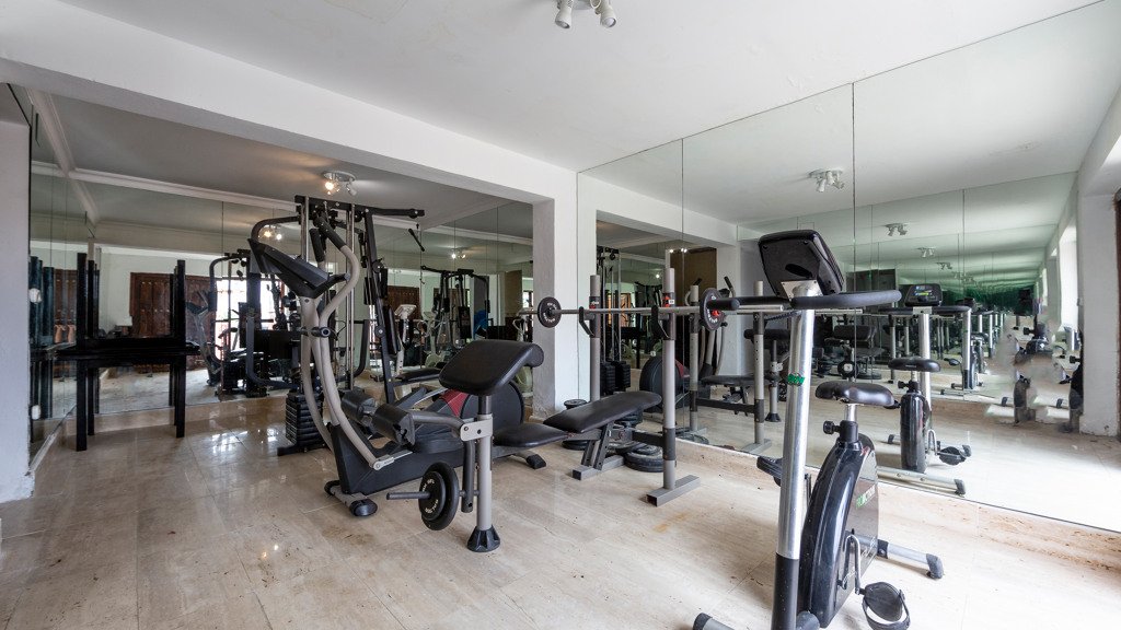 Villa in Estepona, Malaga, Spain 6 bedrooms, 594.55 sq.m. No. 106299
