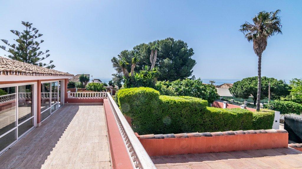 Villa in Estepona, Malaga, Spain 6 bedrooms, 594.55 sq.m. No. 106299