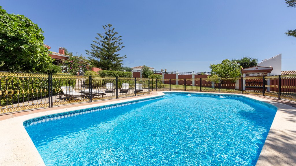 Villa in Estepona, Malaga, Spain 6 bedrooms, 594.55 sq.m. No. 106299