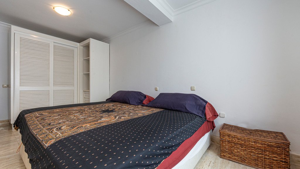 Villa in Estepona, Malaga, Spain 6 bedrooms, 594.55 sq.m. No. 106299
