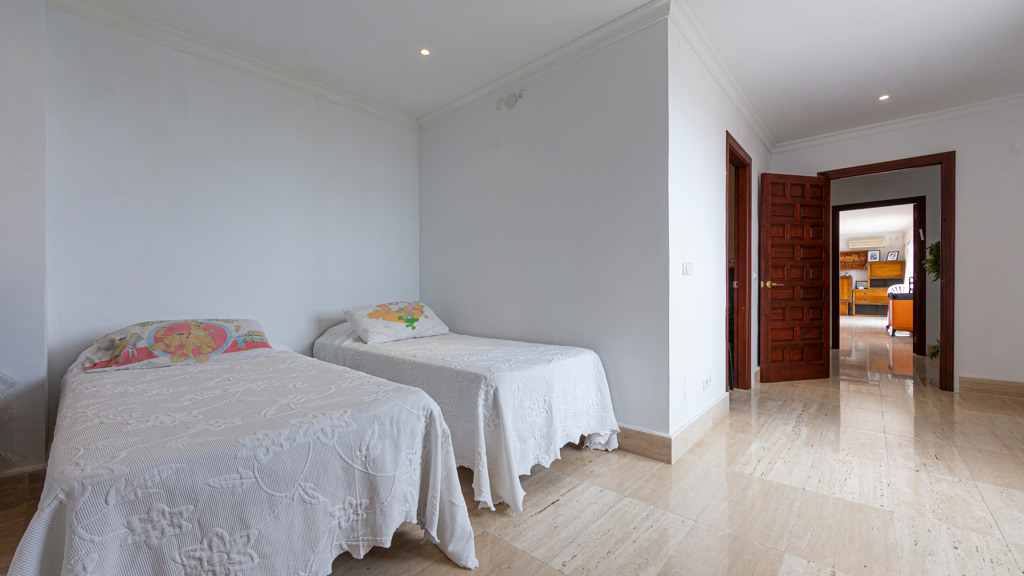 Villa in Estepona, Malaga, Spain 6 bedrooms, 594.55 sq.m. No. 106299