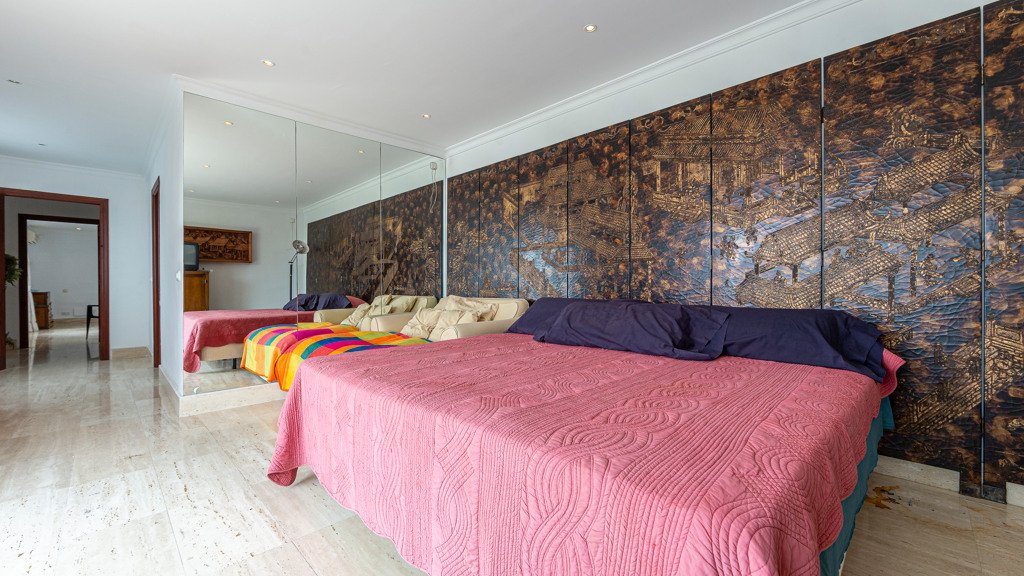 Villa in Estepona, Malaga, Spain 6 bedrooms, 594.55 sq.m. No. 106299