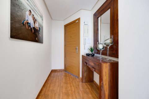 Apartment for sale Torrevieja, Alicante, Spain 3 bedrooms, 100 sq.m. No. 113225 - photo 2