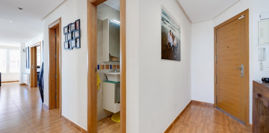Apartment Torrevieja, Alicante, Spain 3 bedrooms, 100 sq.m. No. 113225