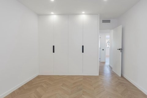 Apartment for sale Barcelona, Spain 3 bedrooms, 118 sq.m. No. 93257 - photo 19