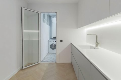 Apartment for sale Barcelona, Spain 3 bedrooms, 118 sq.m. No. 93257 - photo 16