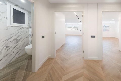 Apartment for sale Barcelona, Spain 3 bedrooms, 118 sq.m. No. 93257 - photo 22