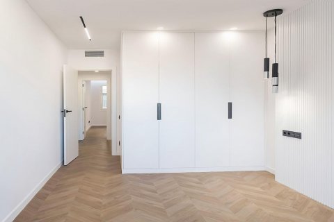 Apartment for sale Barcelona, Spain 3 bedrooms, 118 sq.m. No. 93257 - photo 20