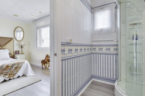 House for sale Santa Susanna, Barcelona, Spain 5 bedrooms, 295 sq.m. No. 93255 - photo 15