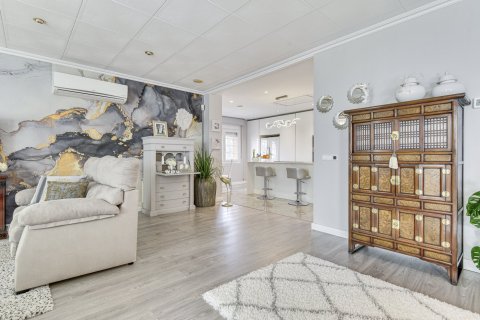 House for sale Santa Susanna, Barcelona, Spain 5 bedrooms, 295 sq.m. No. 93255 - photo 4