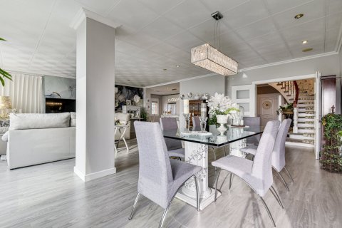 House for sale Santa Susanna, Barcelona, Spain 5 bedrooms, 295 sq.m. No. 93255 - photo 5