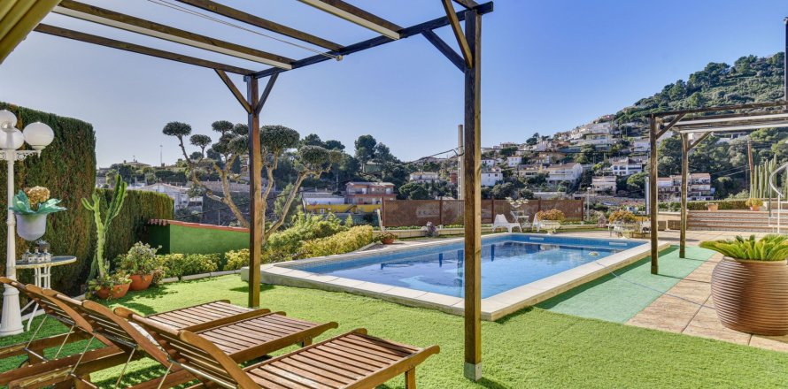 House Santa Susanna, Barcelona, Spain 5 bedrooms, 295 sq.m. No. 93255