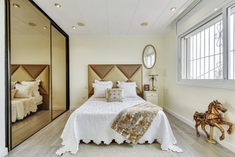 House for sale Santa Susanna, Barcelona, Spain 5 bedrooms, 295 sq.m. No. 93255 - photo 12