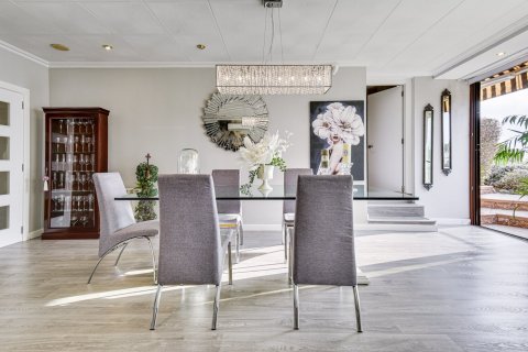 House for sale Santa Susanna, Barcelona, Spain 5 bedrooms, 295 sq.m. No. 93255 - photo 2